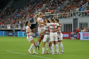 你以为梅西在传球，实则他正悄然揭晓终极解法｜V体育（配图示意）